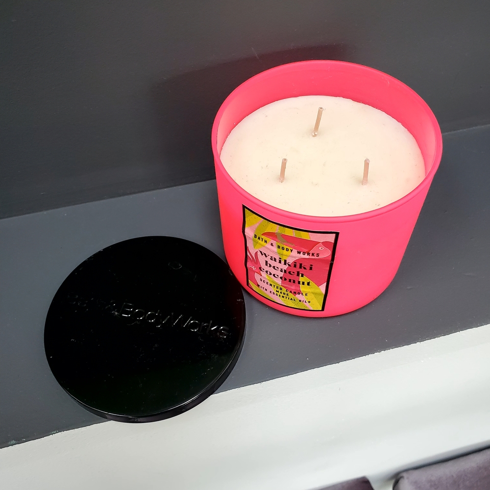Bath & Body Works Wakiki Beach Coconut Candle
